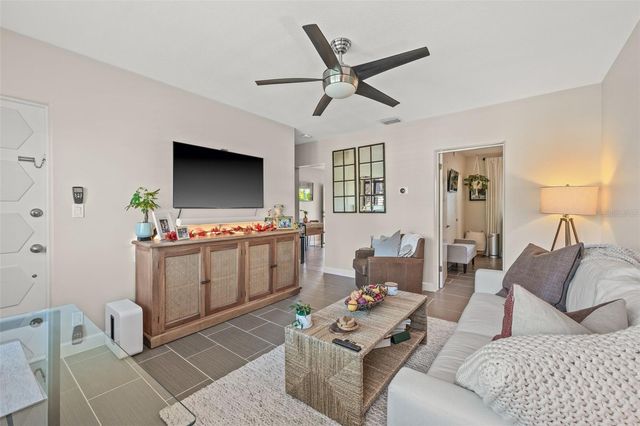 410 12TH AVENUE NE 8, St Petersburg, FL 33701