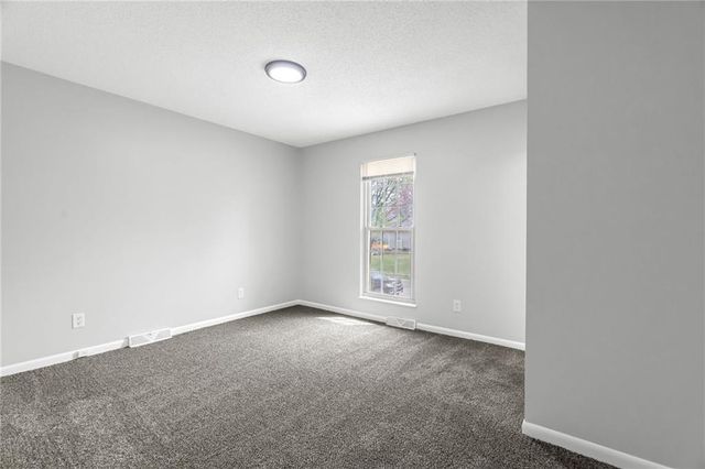 532 NE 98th Place, Kansas City, MO 64155