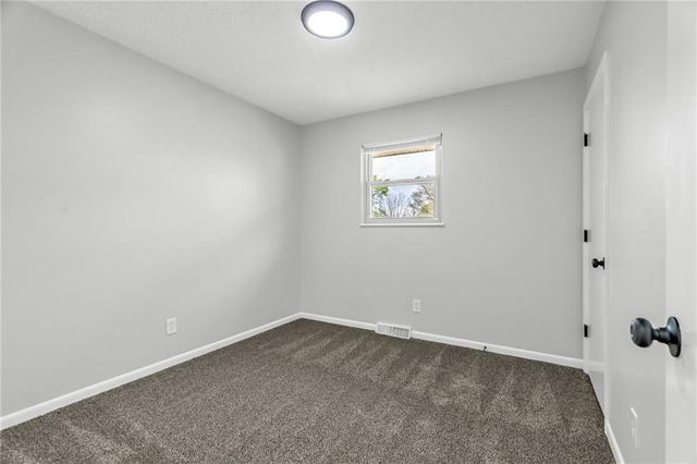 532 NE 98th Place, Kansas City, MO 64155