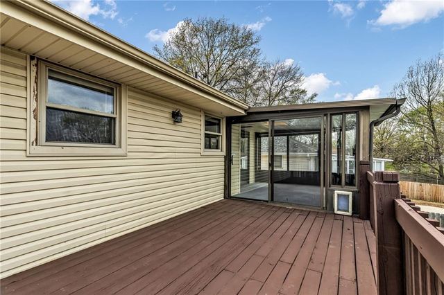 532 NE 98th Place, Kansas City, MO 64155