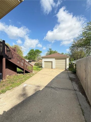 532 NE 98th Place, Kansas City, MO 64155