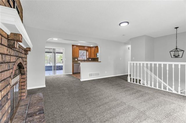 532 NE 98th Place, Kansas City, MO 64155