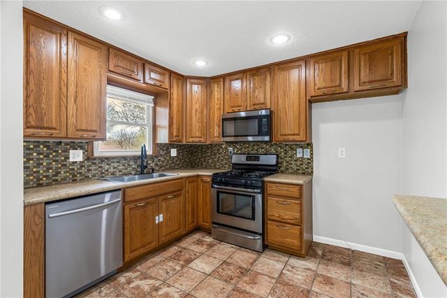 532 NE 98th Place, Kansas City, MO 64155