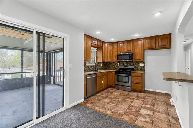 532 NE 98th Place, Kansas City, MO 64155