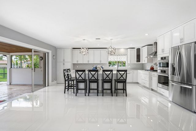 417 N Country Club Drive, Atlantis, FL 33462