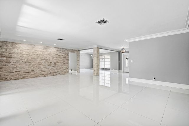 417 N Country Club Drive, Atlantis, FL 33462