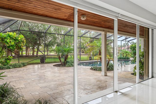 417 N Country Club Drive, Atlantis, FL 33462