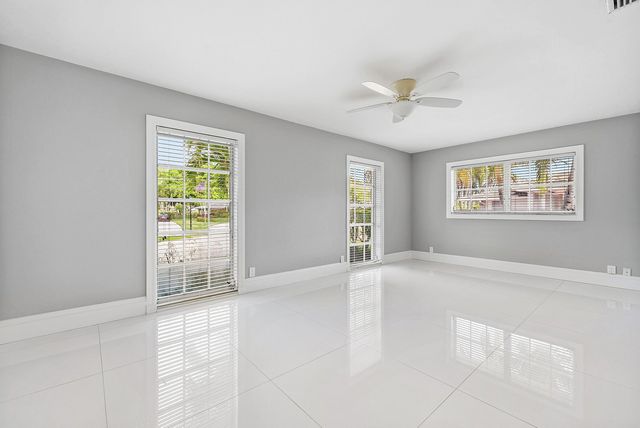 417 N Country Club Drive, Atlantis, FL 33462