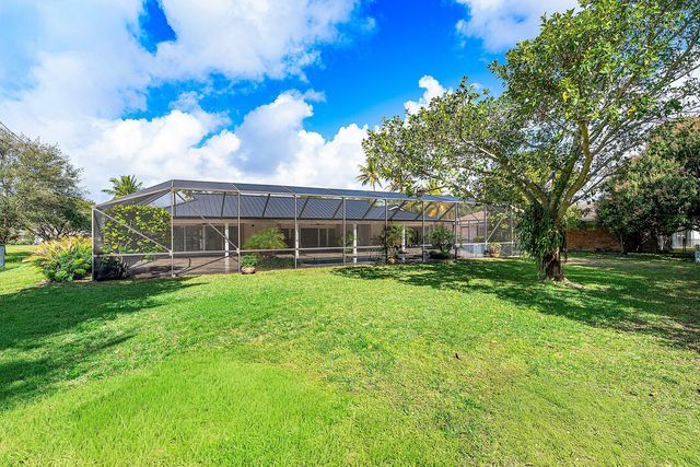 417 N Country Club Drive, Atlantis, FL 33462