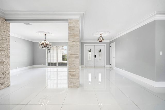 417 N Country Club Drive, Atlantis, FL 33462