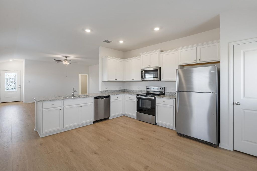 128 Paria CT, Jarrell, TX 76537