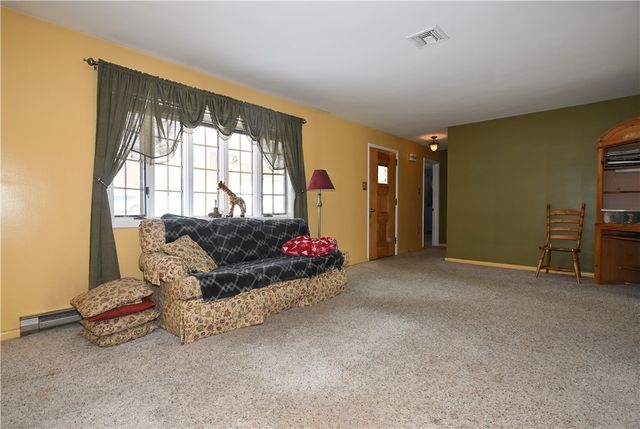 4355 E Barlind Dr, Whitehall, PA 15227