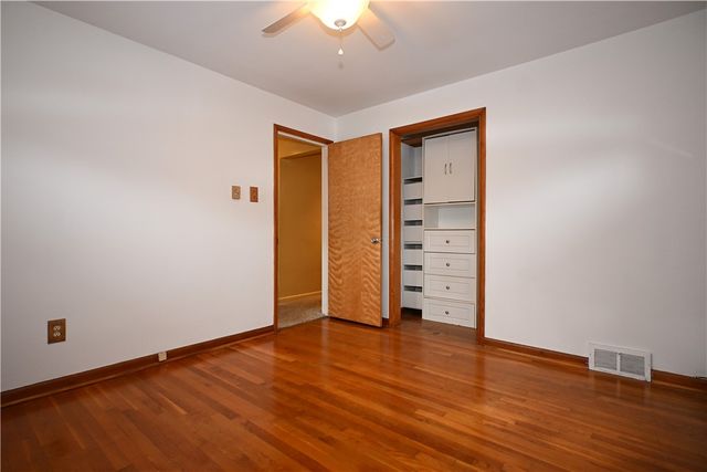 4355 E Barlind Dr, Whitehall, PA 15227