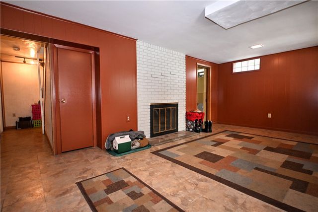 4355 E Barlind Dr, Whitehall, PA 15227