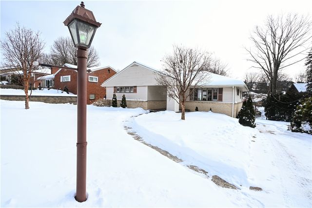 4355 E Barlind Dr, Whitehall, PA 15227