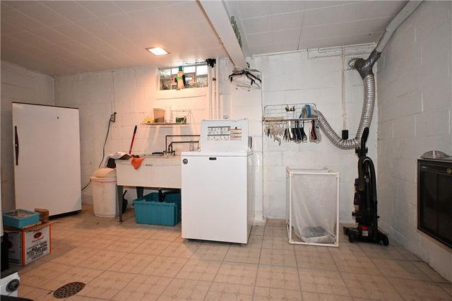 4355 E Barlind Dr, Whitehall, PA 15227