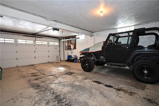 4355 E Barlind Dr, Whitehall, PA 15227