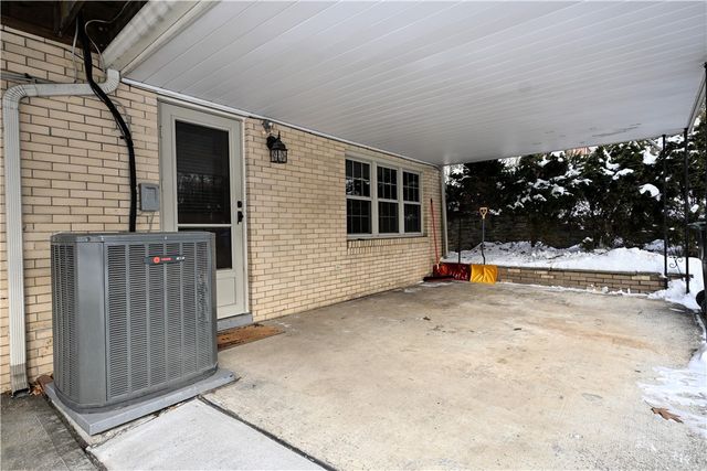 4355 E Barlind Dr, Whitehall, PA 15227