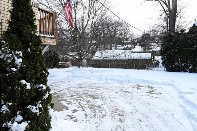 4355 E Barlind Dr, Whitehall, PA 15227