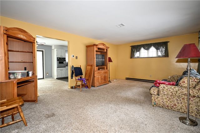 4355 E Barlind Dr, Whitehall, PA 15227