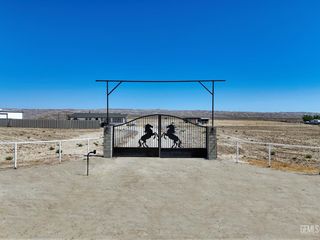 27579 Tamarisk Road, Taft, CA 93268