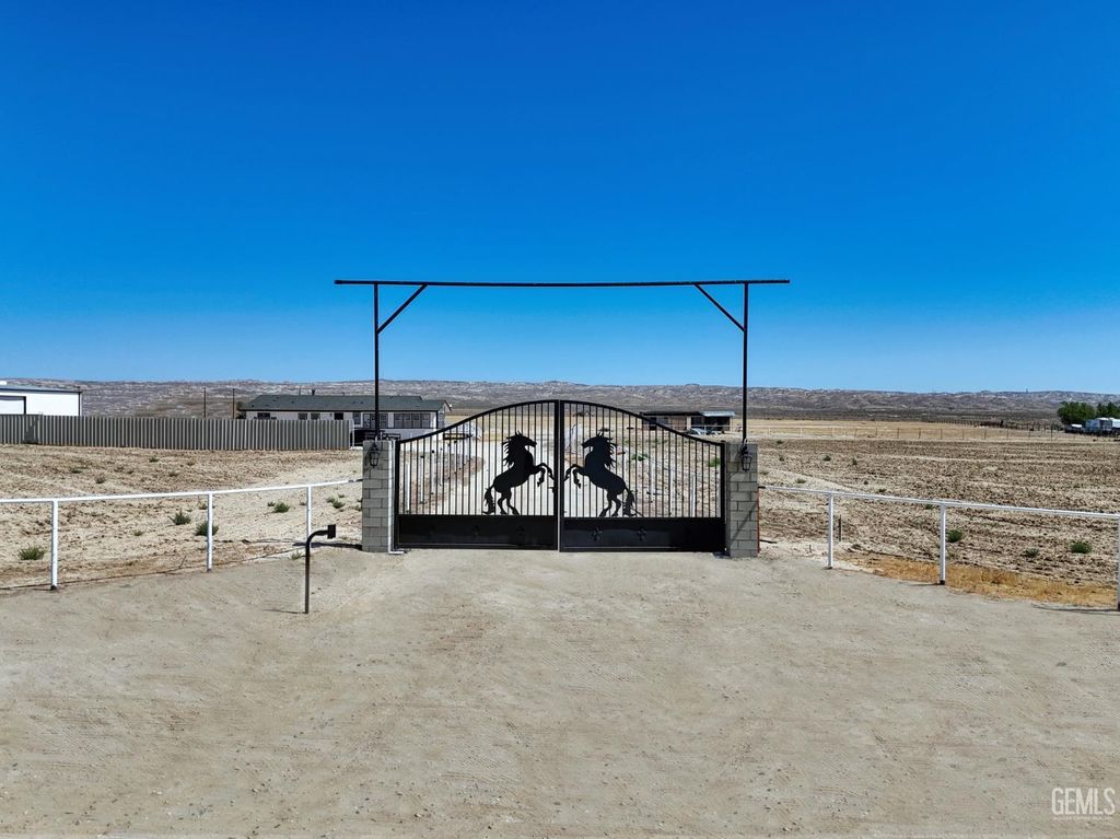 27579 Tamarisk Road, Taft, CA 93268