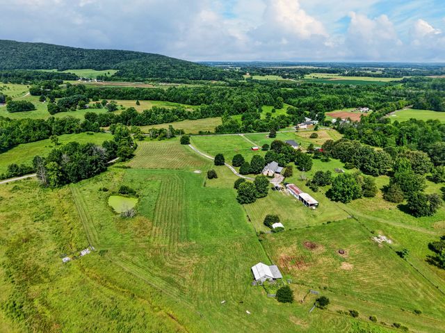 1377 Chestnut Grove Rd, Morrison, TN 37357