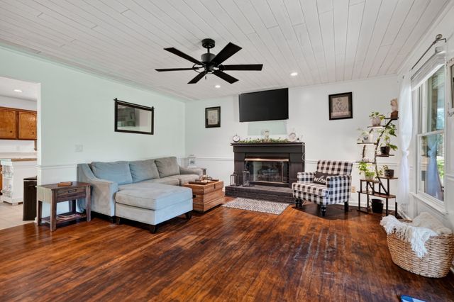 1377 Chestnut Grove Rd, Morrison, TN 37357
