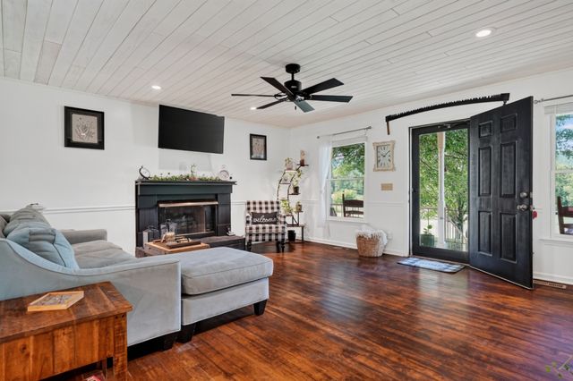 1377 Chestnut Grove Rd, Morrison, TN 37357