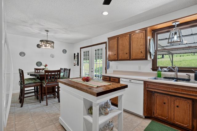 1377 Chestnut Grove Rd, Morrison, TN 37357