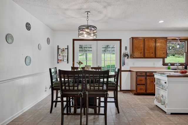 1377 Chestnut Grove Rd, Morrison, TN 37357