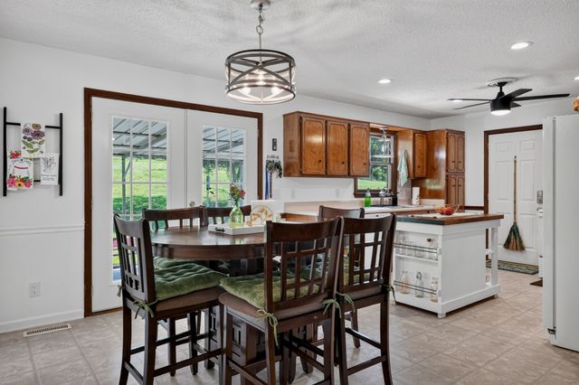1377 Chestnut Grove Rd, Morrison, TN 37357
