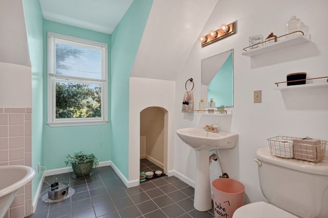 1377 Chestnut Grove Rd, Morrison, TN 37357