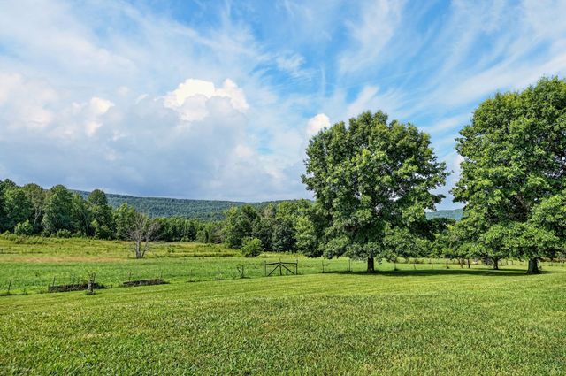 1377 Chestnut Grove Rd, Morrison, TN 37357