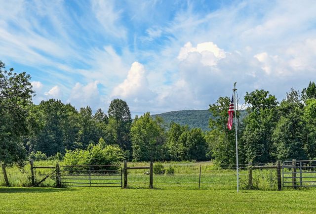 1377 Chestnut Grove Rd, Morrison, TN 37357