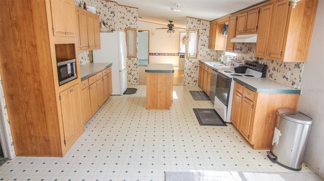 17824 NE 143RD TERRACE, Waldo, FL 32694
