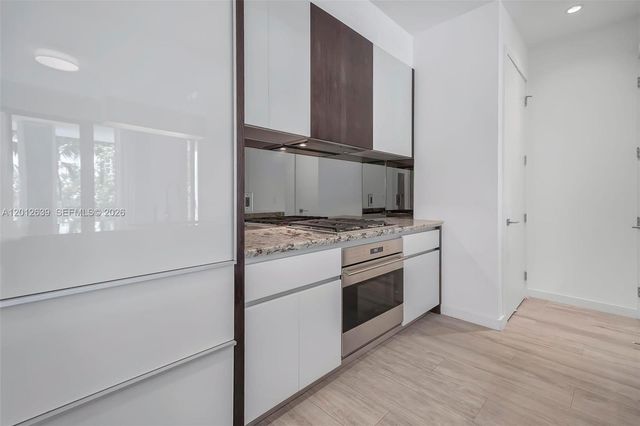 2831 S Bayshore Dr 402, Miami, FL 33133