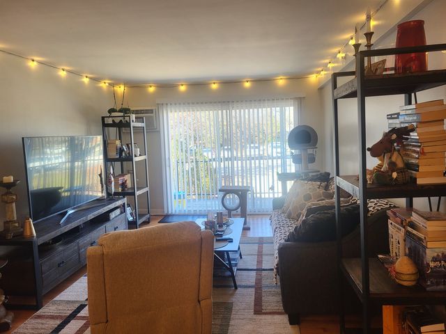 10205 S 86th Terrace 3-310, Palos Hills, IL 60465