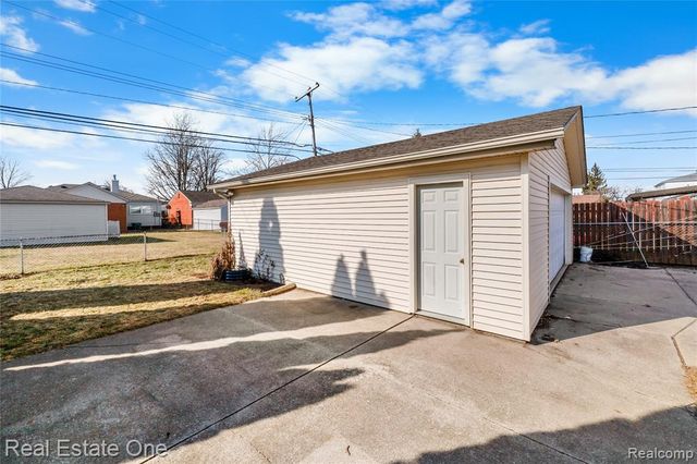 15470 Windemere Street, Southgate, MI 48195