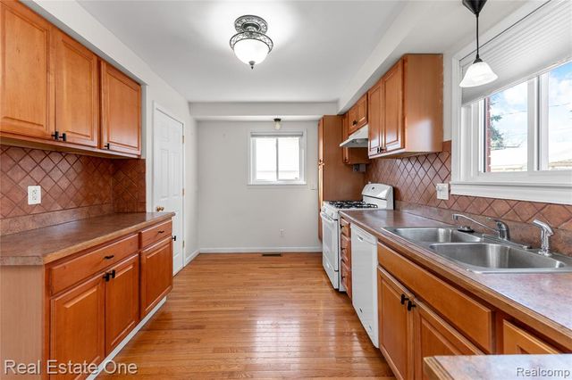 15470 Windemere Street, Southgate, MI 48195