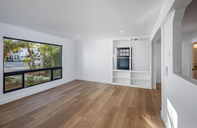 250 258 Hillcrest Drive, Encinitas, CA 92024