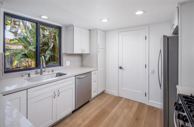 250 258 Hillcrest Drive, Encinitas, CA 92024