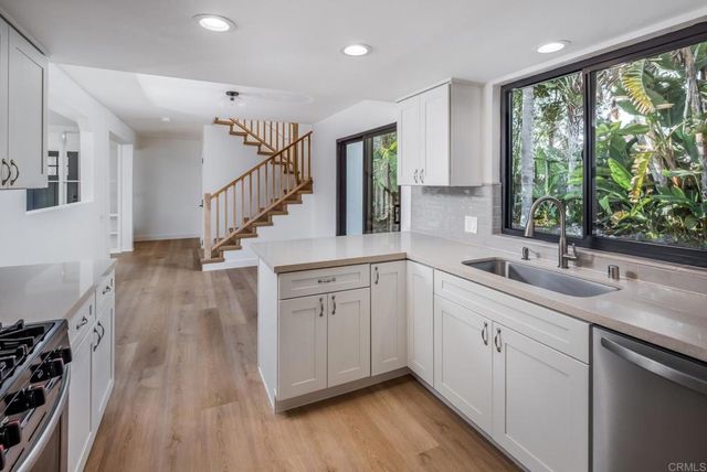 250 258 Hillcrest Drive, Encinitas, CA 92024