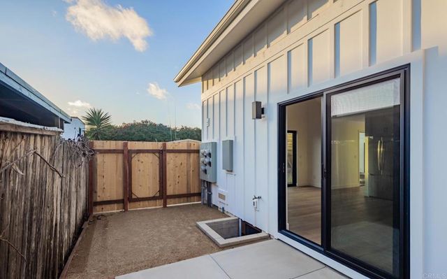 250 258 Hillcrest Drive, Encinitas, CA 92024