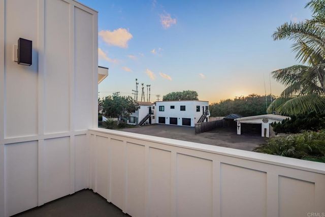 250 258 Hillcrest Drive, Encinitas, CA 92024