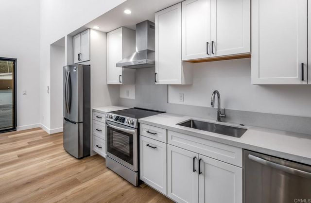 250 258 Hillcrest Drive, Encinitas, CA 92024