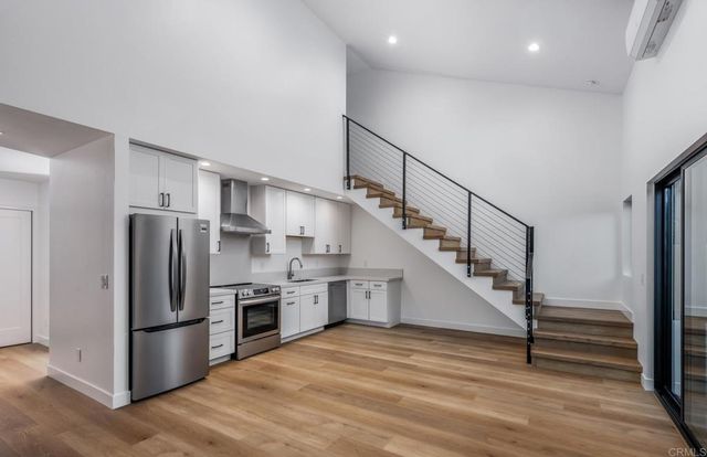 250 258 Hillcrest Drive, Encinitas, CA 92024