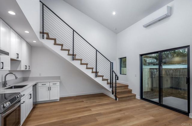 250 258 Hillcrest Drive, Encinitas, CA 92024