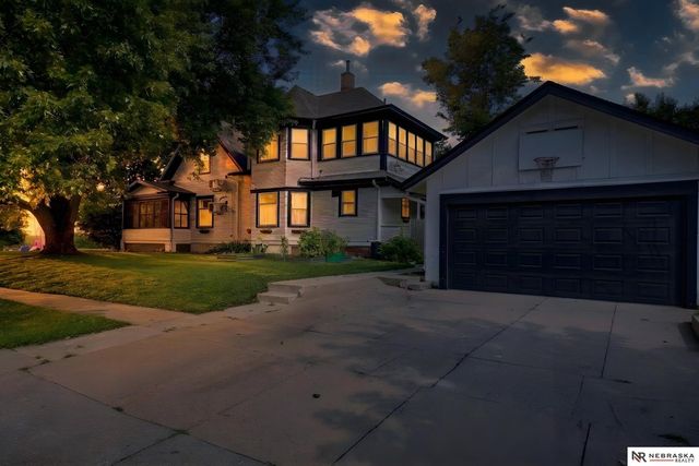 3721 S 25th Street, Omaha, NE 68107