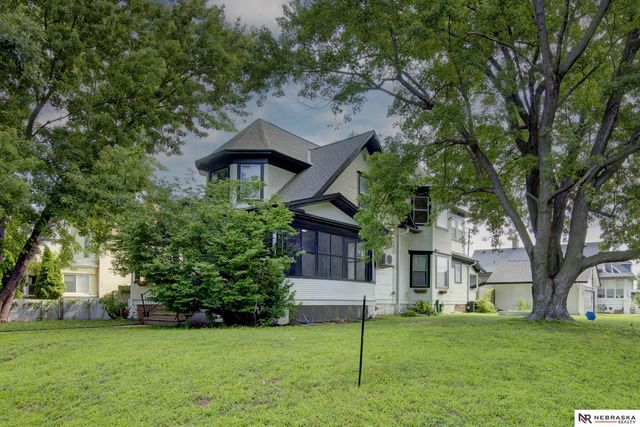 3721 S 25th Street, Omaha, NE 68107